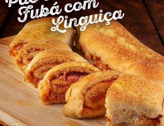 UM PÃO DE FUBÁ QUENTINHO COM LINGUIÇA VAI BEM?